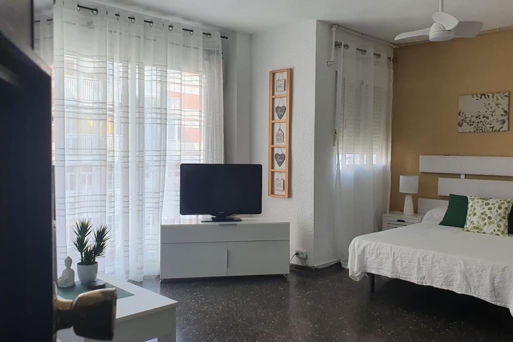 Fully-Equipped, Ideal Beach-Front Apartment 贝尼卡西姆 外观 照片
