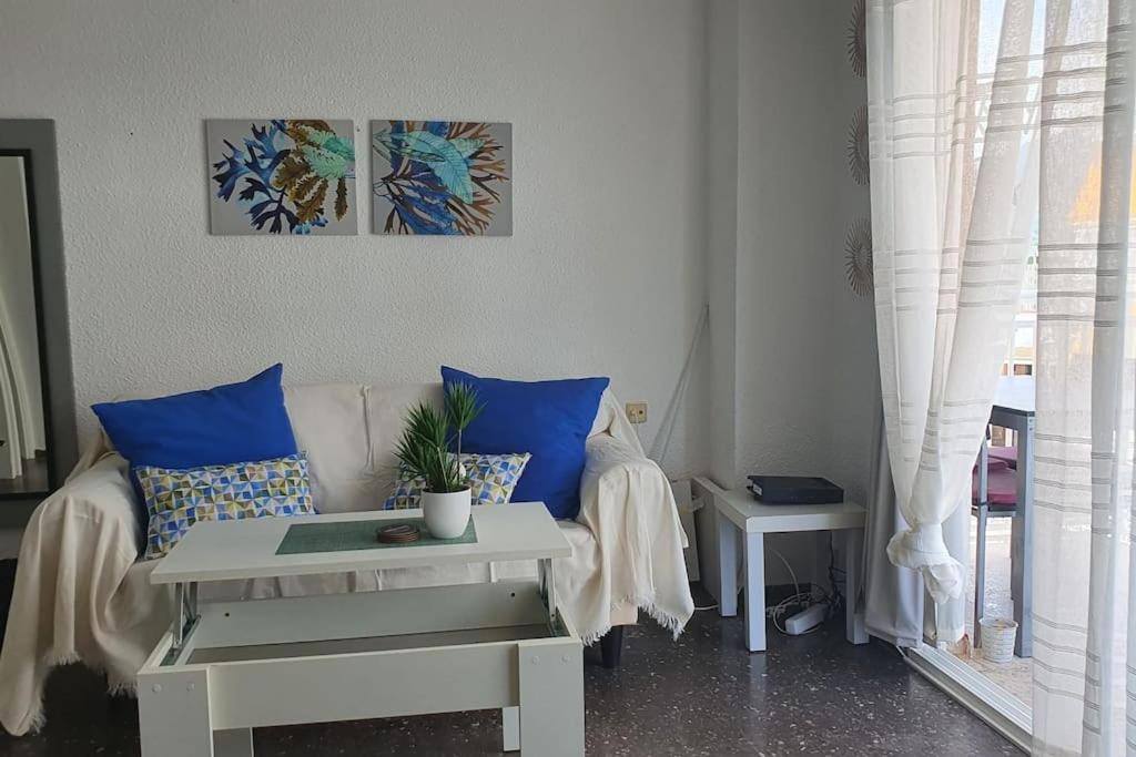 Fully-Equipped, Ideal Beach-Front Apartment 贝尼卡西姆 外观 照片