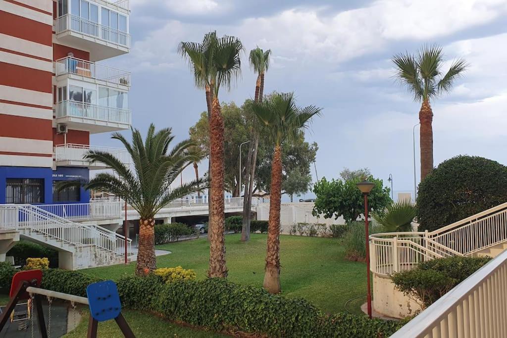 Fully-Equipped, Ideal Beach-Front Apartment 贝尼卡西姆 外观 照片