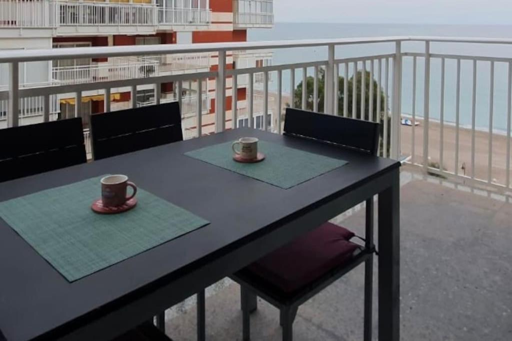 Fully-Equipped, Ideal Beach-Front Apartment 贝尼卡西姆 外观 照片